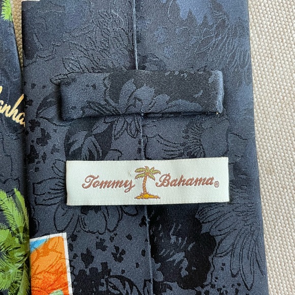 NEW! Tommy Bahama Silk Tie - Picture 5 of 9